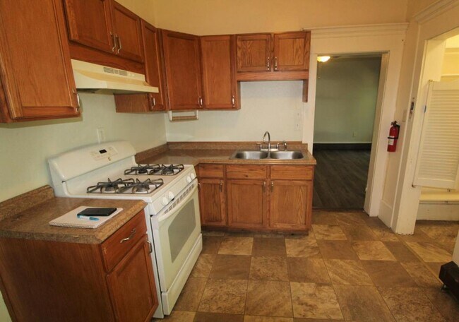 Photo - 2127 E Broadway