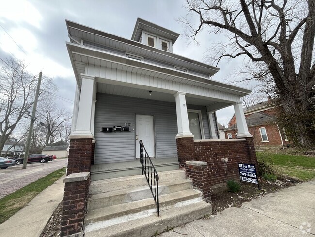 Building Photo - 2216 S Harrison St Unit Apt 3