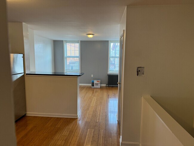 Photo - 1419 Tasker St Unit 3rf Floor