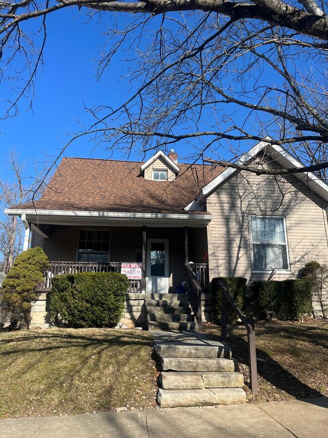 Building Photo - 5 BR / 2 BA House Near Bryan Park - Available August 2026!