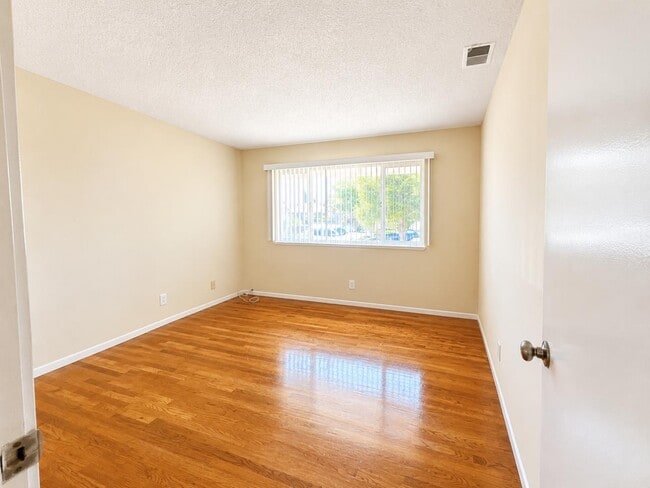 Photo - 137 Washington Dr