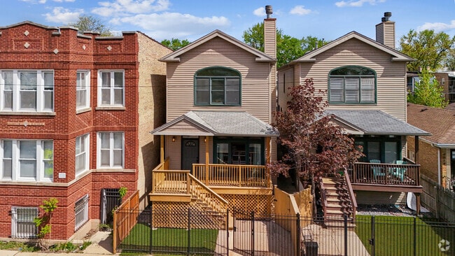 Building Photo - 4038 W Addison St Rental