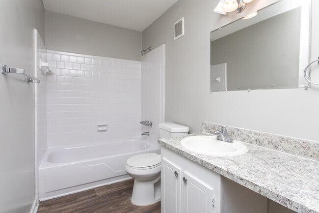 2BR,. 1.5BA- 1110SF