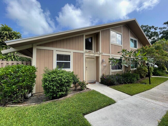 Building Photo - 121 Maplecrest Cir Rental
