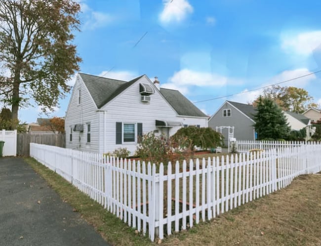 Photo - 185 Plainfield Ave