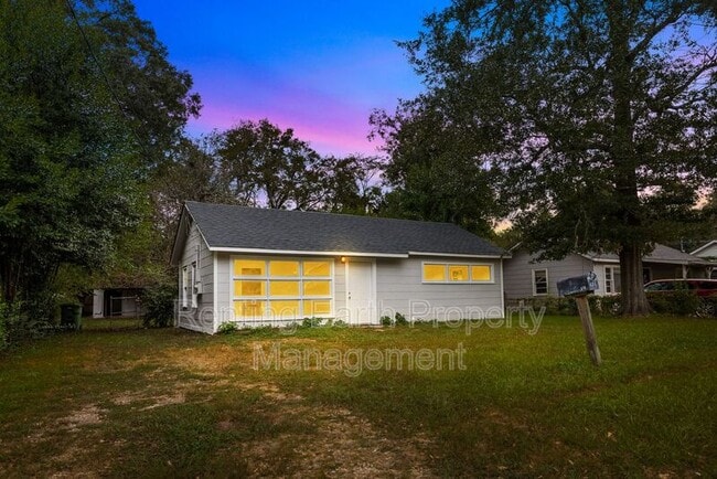 Photo - 341 Chisholm St
