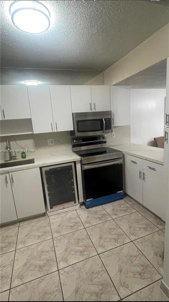 Photo - 549 W 68th St