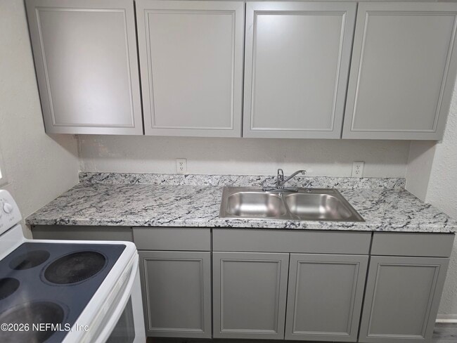 Photo - 5022 Kingsbury St