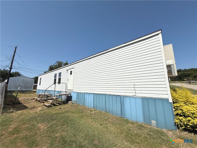 Building Photo - 7200 Clear Creek Rd Rental