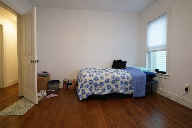 Building Photo - 25 Marney St Unit 2