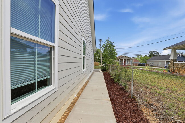 Photo - 705 Woodmore Ln Unit 705A