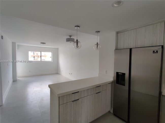 Building Photo - 3755 NE 167th St Unit 25