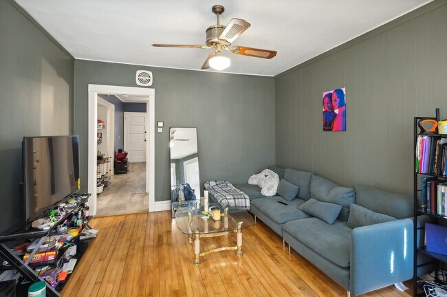 Photo - 5128 W Henderson St Unit 2
