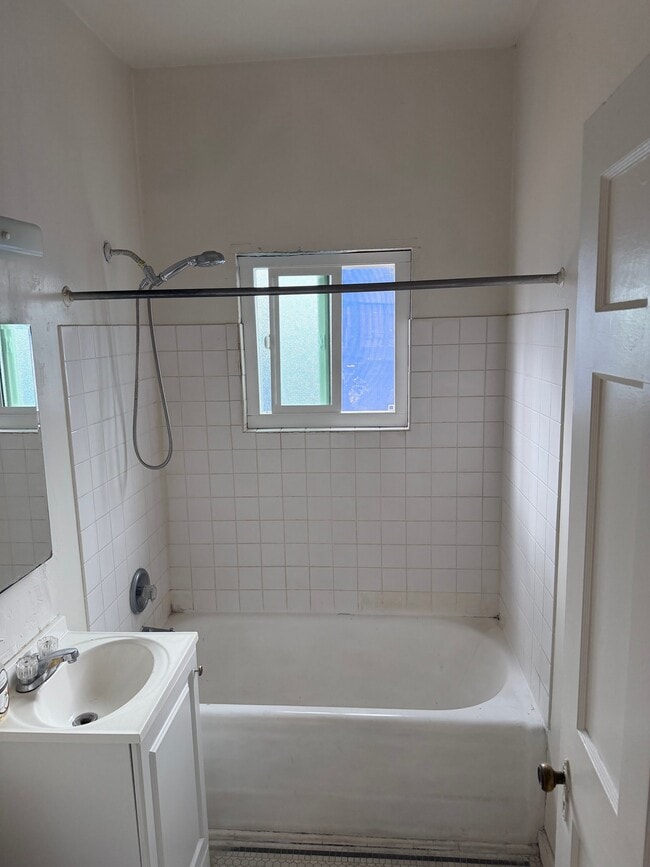 Photo - 1562 Seventh Ave Unidad 207