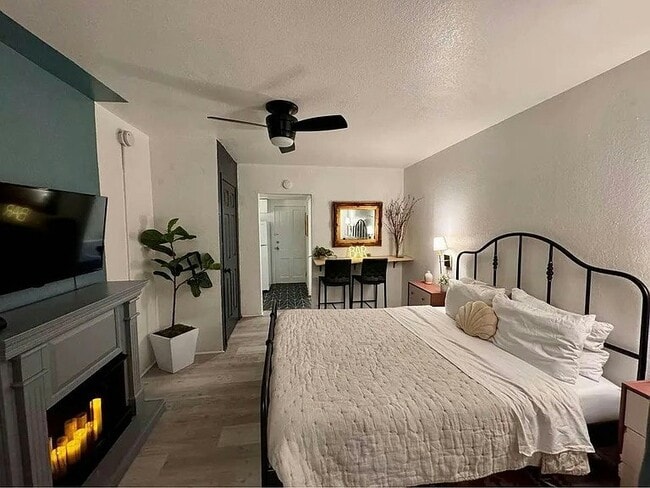 719 8th St N Unit 2