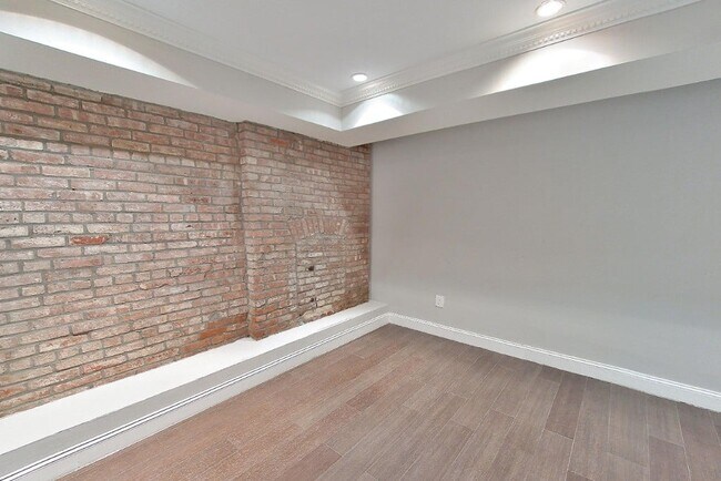 Photo - 566 Hudson St Unit 1