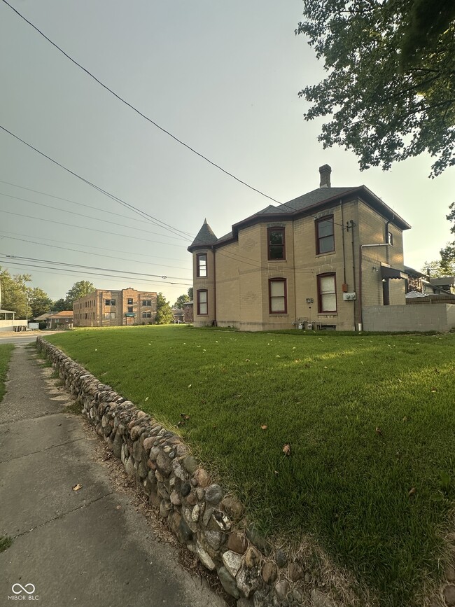 Building Photo - 4626 E Washington St Rental