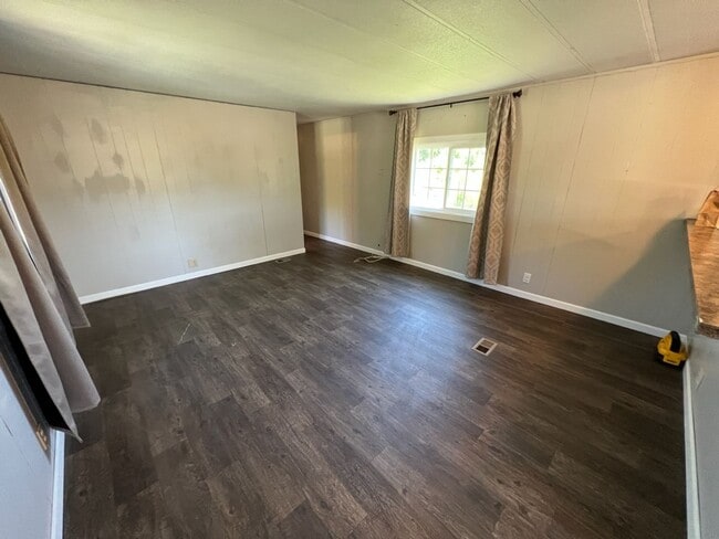 Photo - Semi-Rural 2 Bedroom 1 Bath Updated Mobile Home w/ Amenities