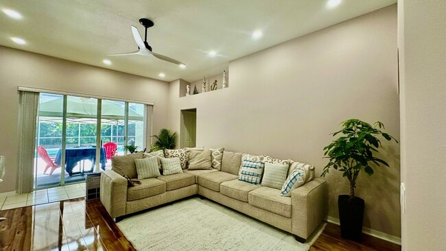 3612 Foxcroft Cir