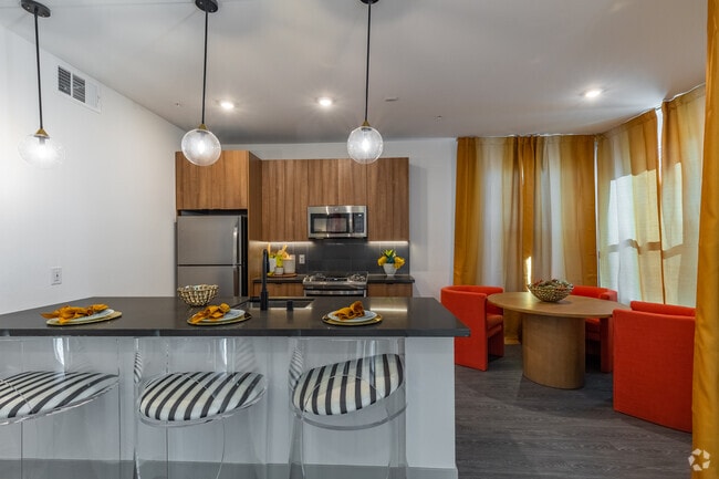 Bonnie 1 BR, 1 BA - 863 SF