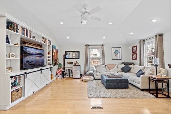 Building Photo - 64 Ashland St Unit 2 Rental