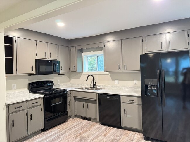 Photo - Dual Suite Privacy! Perfect for Roommates — Minutes to APSU & Downtown