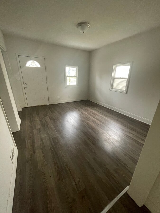 Photo - 428 E 2nd St