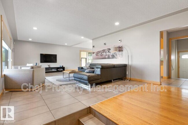 Photo - 8007-8128 128 Ave NW