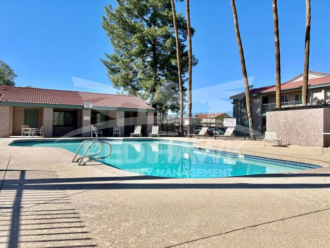 Building Photo - 623 W Guadalupe Rd