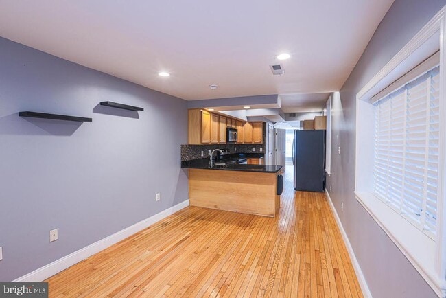 Photo - 3240 Foster Ave