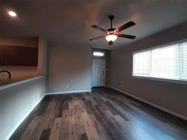 9733 Grosbeak Ln