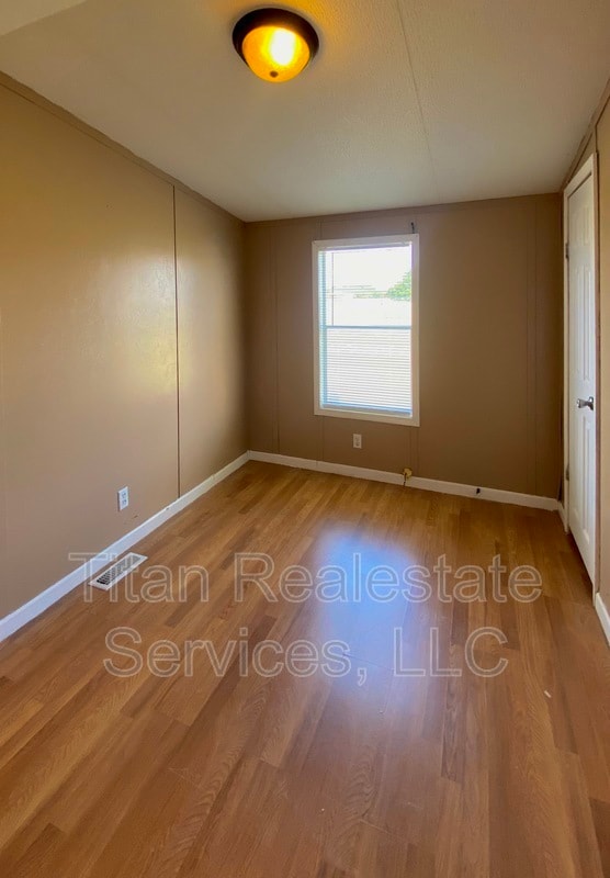 Photo - 1050 Osage Trail