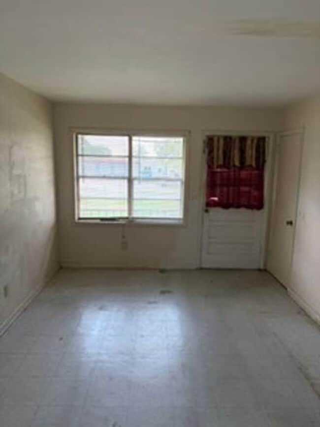 1220 Martin Luther King Junior Blvd Unit 5