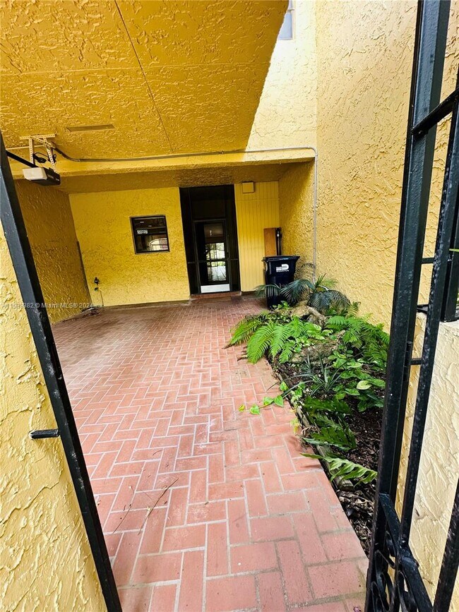 3545 Estepona Ave Townhome For Rent in Doral, FL
