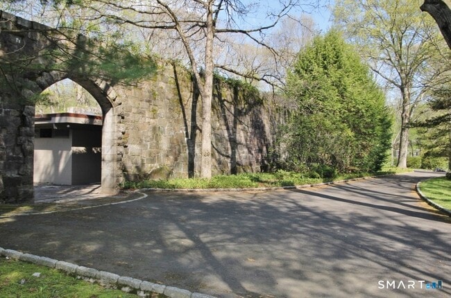 69 Studio Rd
