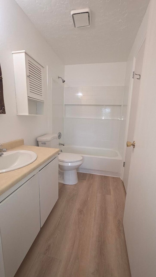 1090 E Cedar St Unit 4