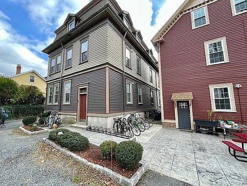 66 John St Unit 1