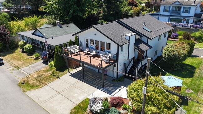 Building Photo - VIEW HOME FOR RENT!