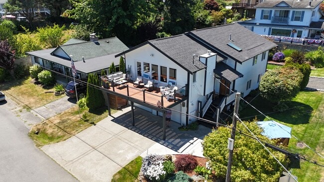 Building Photo - VIEW HOME FOR RENT!