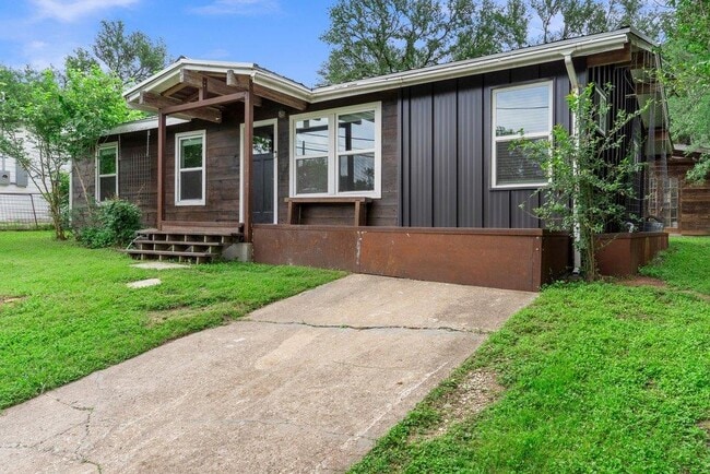 Photo - 4305 Leslie Ave