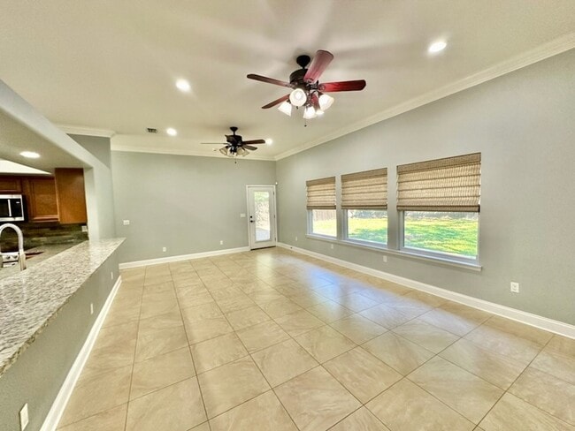 Photo - 209 Coral Dr SW