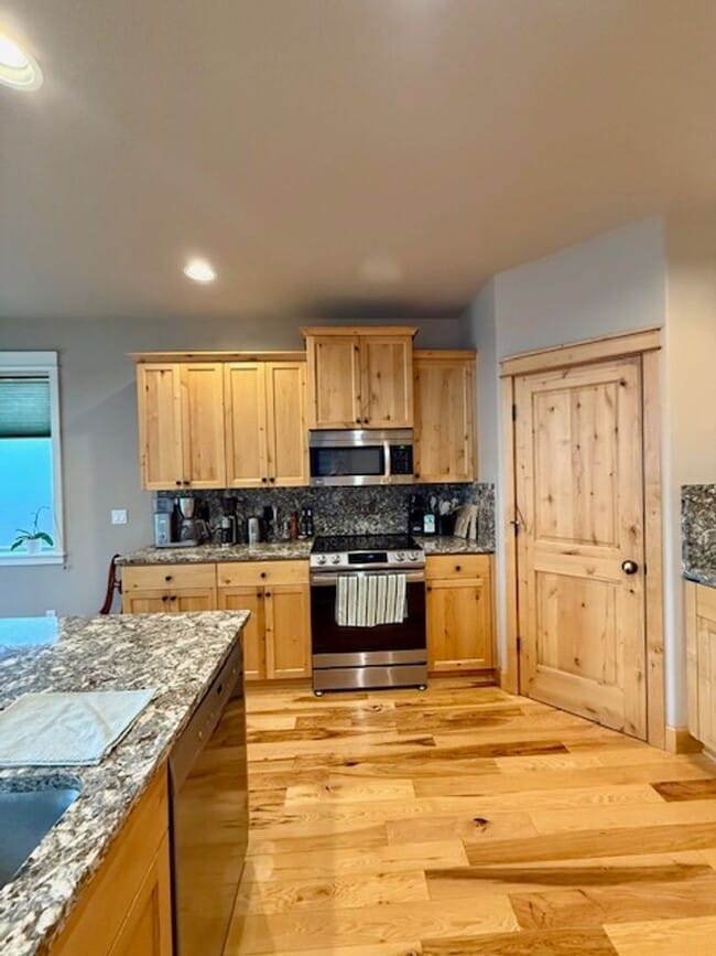 Photo - Stunning 5 Bedroom Lava Ridges Home on Private Cul-de-Sac!