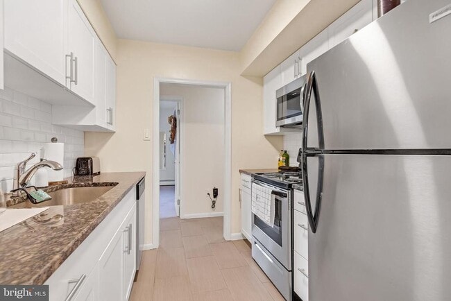 Building Photo - 200 Spruce St Unit B28 Rental