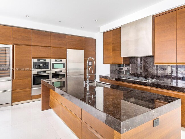 Photo - 800 South Pointe Dr Unidad 2103