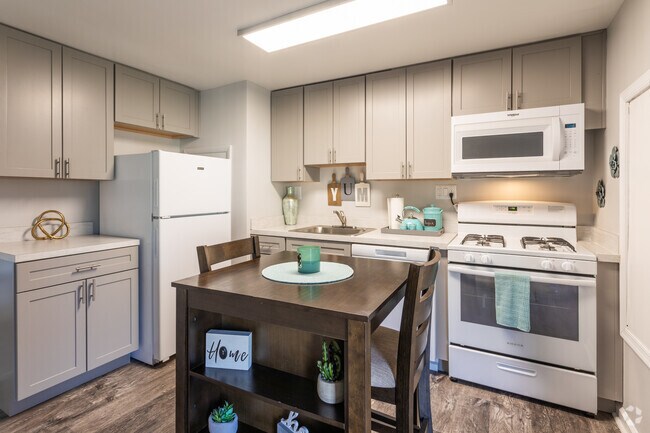2BR,1BA - 760SF - Kitchen