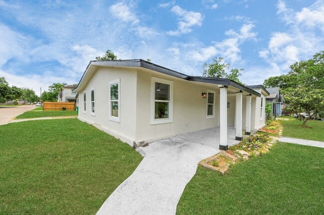 Photo - 501 Schilling Ave