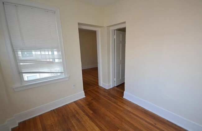 Photo - 245 Kelton St