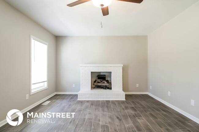 Photo - 127 Kinnis Creek Dr