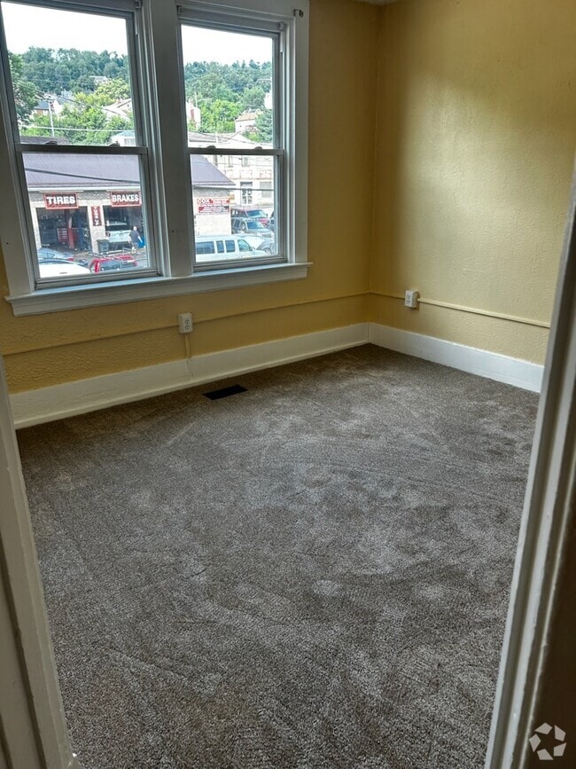 Building Photo - 526 N State St Rental