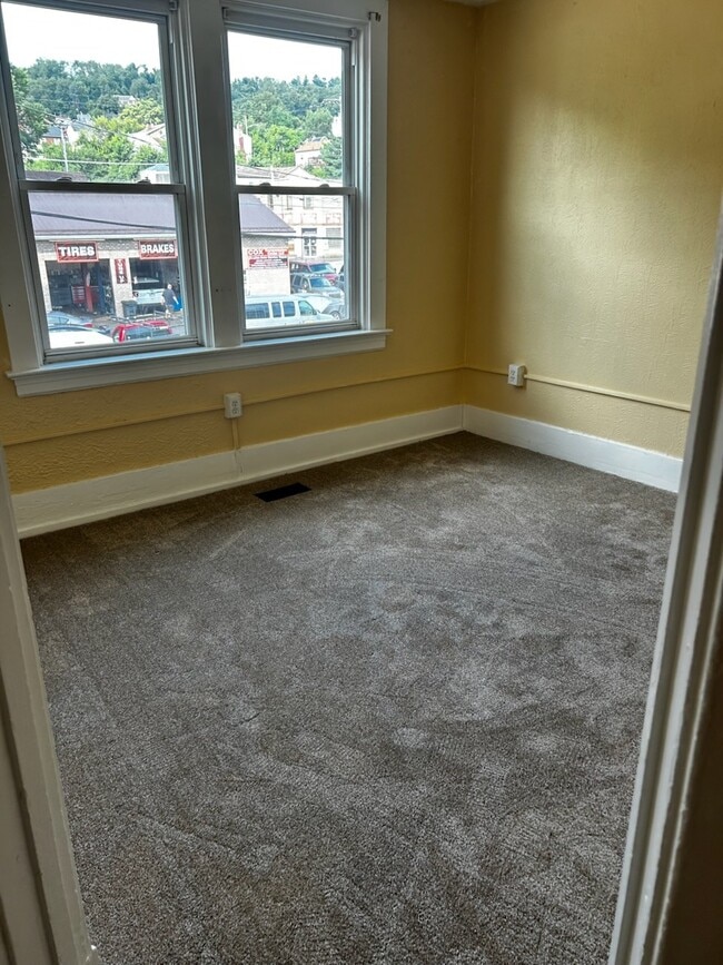 Building Photo - 526 N State St Rental